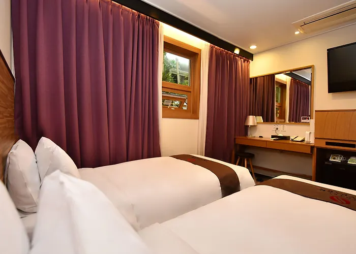 Skypark Myeongdong 1 3*