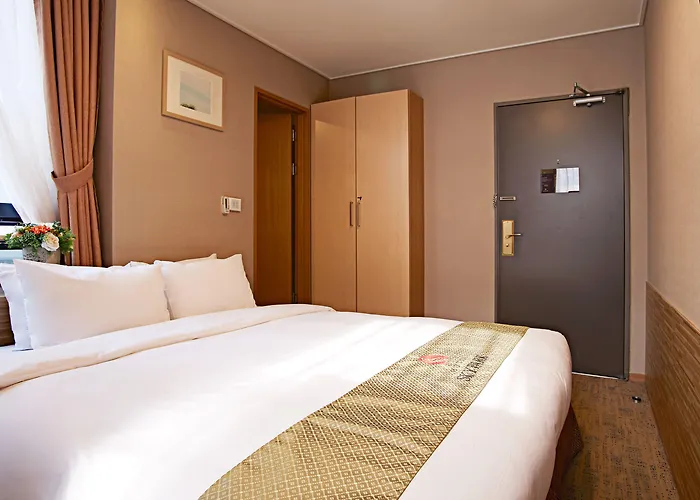 Отель Skypark Myeongdong 1 Сеул